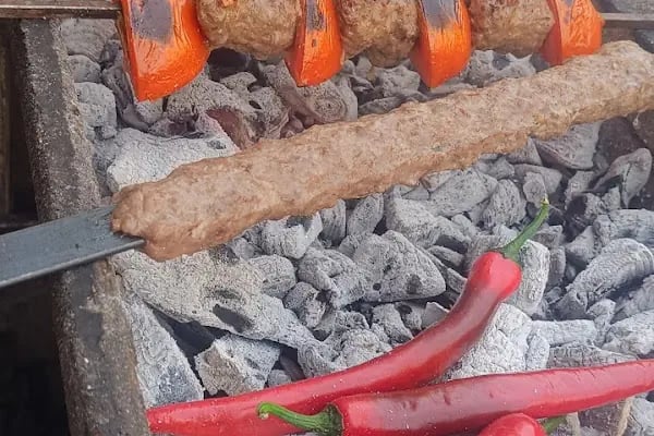 Mavi sofra ocakbaşı Sıdkı Usta - Resim 2