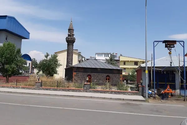 Akyaka Merkez Cami - Resim 5