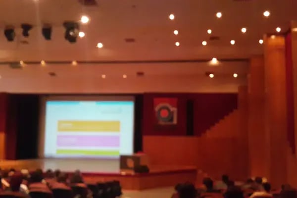 Dokuz Eylül Üniversitesi Mühendislik Fakültesi Konferans Salonu - Resim 1