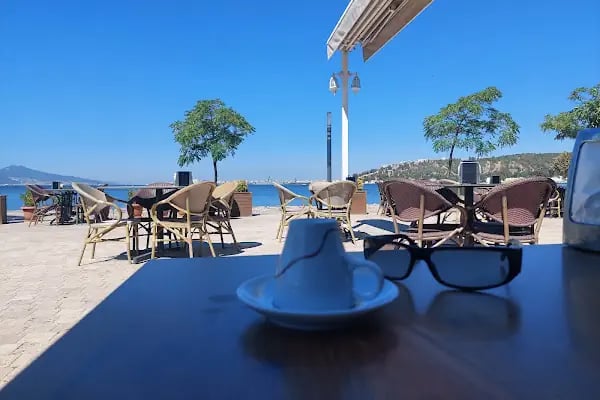 Bayraklı İskele Cafe - Resim 14