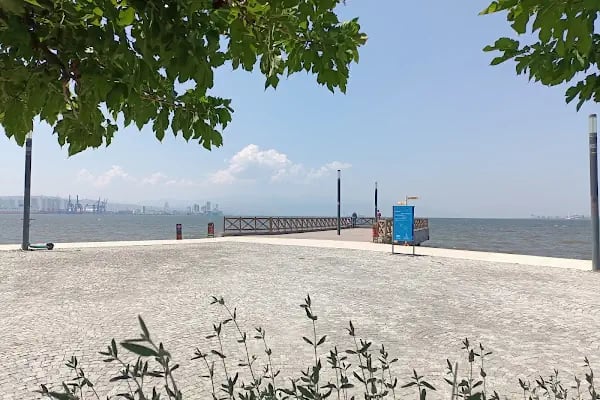 Bayraklı İskele Cafe - Resim 4