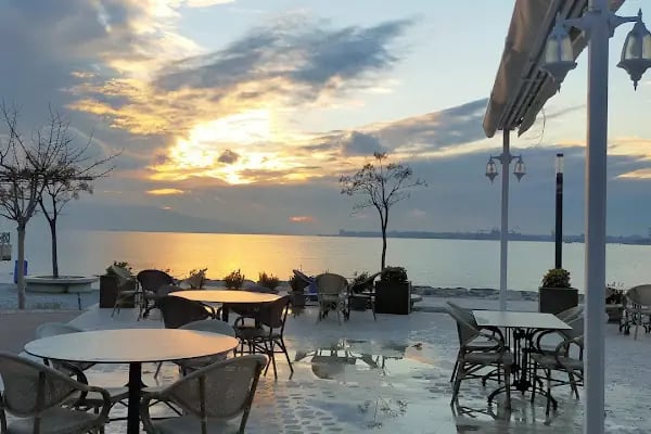 Bayraklı İskele Cafe - Resim 17