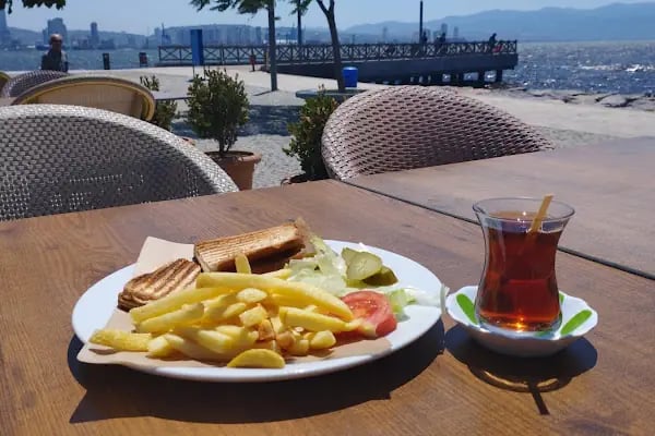 Bayraklı İskele Cafe - Resim 3