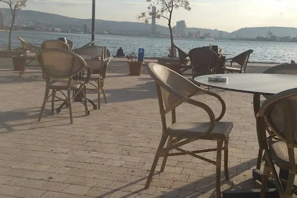 Bayraklı İskele Cafe - Resim 12