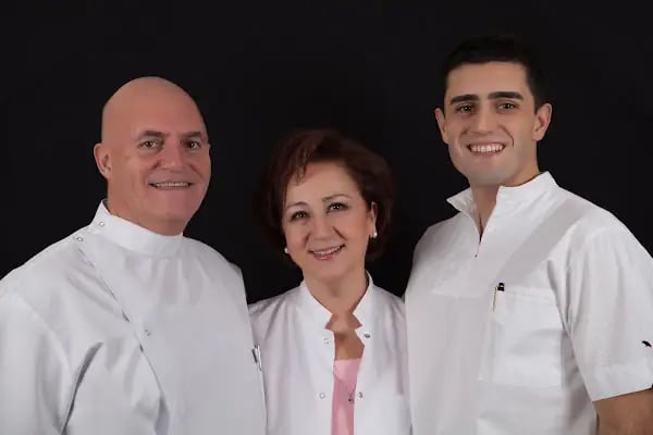 AYKAÇ Diş İmplant ve Ağız Sağlığı Tunalı Ankara Invisalign Ortodonti Gülüş Tasarımı Ortognatik Cerrahi Lazer Protez Lamina - Resim 10