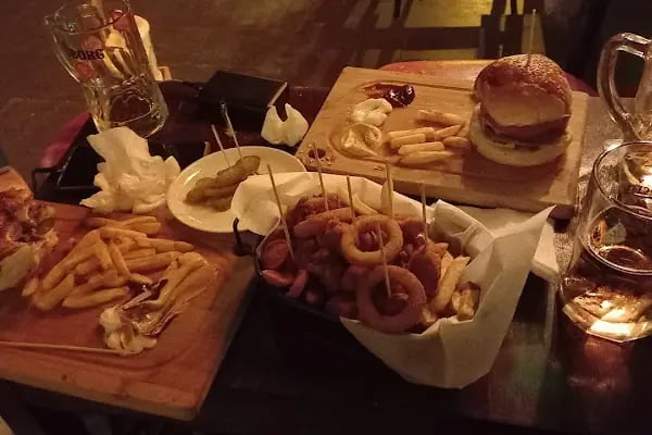 Pi Cafe Bistro - Resim 19