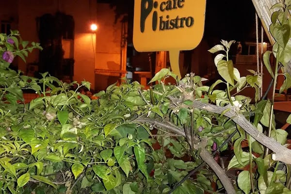 Pi Cafe Bistro - Resim 15