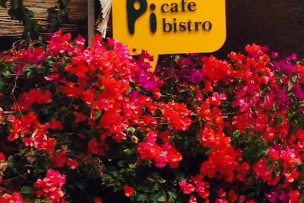Pi Cafe Bistro - Resim 18