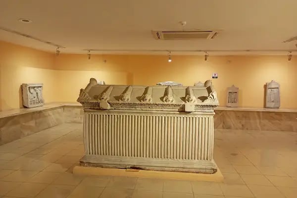 T.C. Kültür ve Turizm Bakanlığı İzmir Tarih ve Sanat Müzesi/ Museum Of History And Art - Resim 4