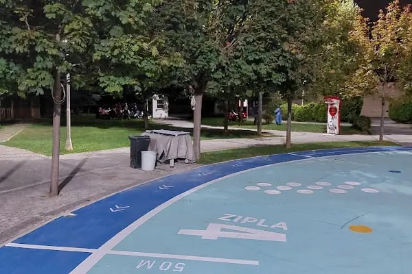 T.C. Bahçelievler Belediyesi Spor Parkı - Resim 11