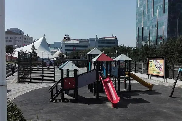 T.C. Bahçelievler Belediyesi Spor Parkı - Resim 3