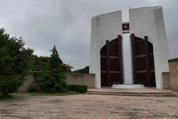 Umurbey Celal Bayar Sağlık Meslek Lisesi - Resim 2