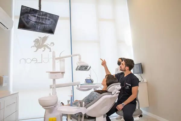 DentLeon Ağız Diş Sağlığı İmplant Polikliniği Bornova - Resim 2