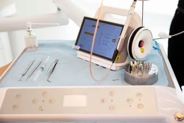 DentLeon Ağız Diş Sağlığı İmplant Polikliniği Bornova - Resim 4