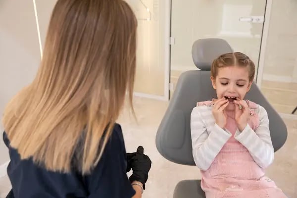 DentLeon Ağız Diş Sağlığı İmplant Polikliniği Bornova - Resim 17