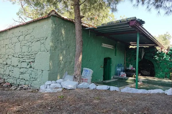 Yalin ayak dede turbesi - Resim 2