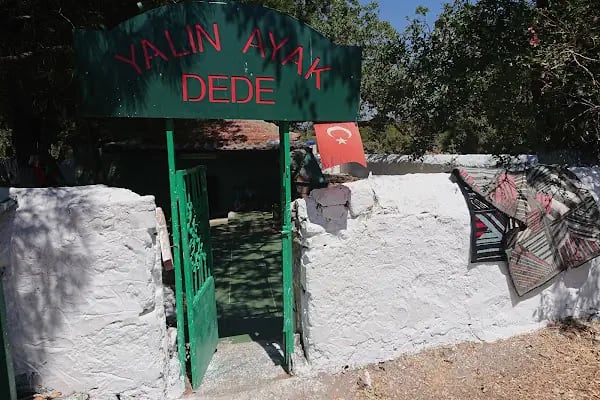 Yalin ayak dede turbesi - Resim 3