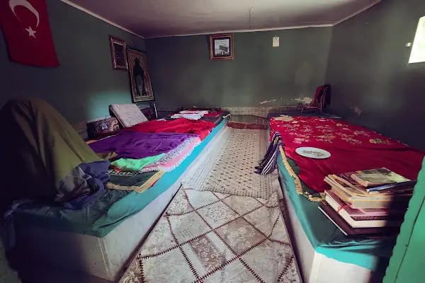 Yalin ayak dede turbesi - Resim 11
