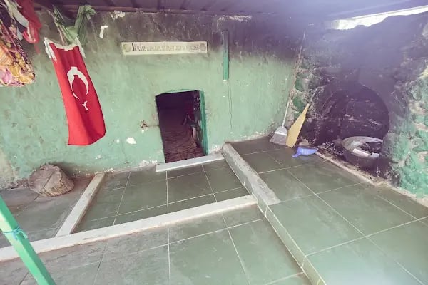Yalin ayak dede turbesi - Resim 9