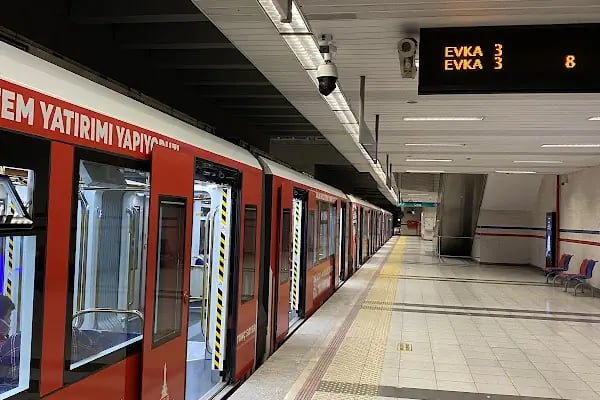 Ege Üniversitesi Metro İstasyonu - Resim 12