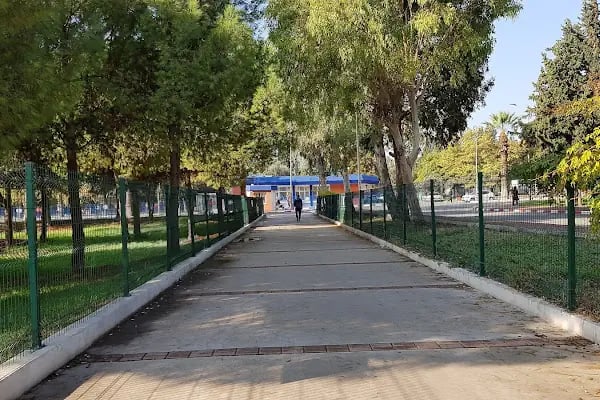Ege Üniversitesi Metro İstasyonu - Resim 3