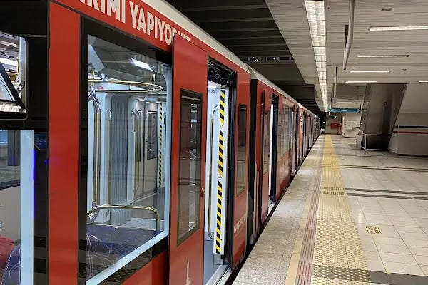 Ege Üniversitesi Metro İstasyonu - Resim 20