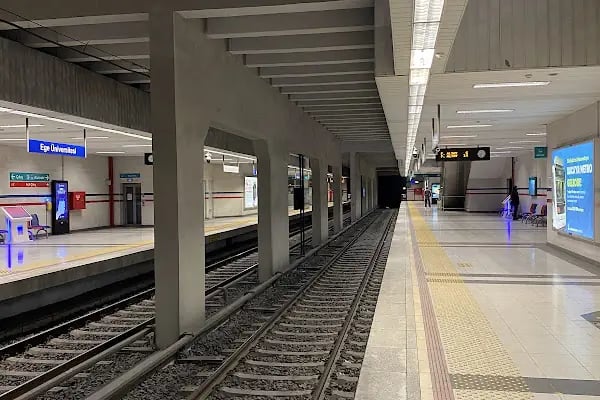 Ege Üniversitesi Metro İstasyonu - Resim 15
