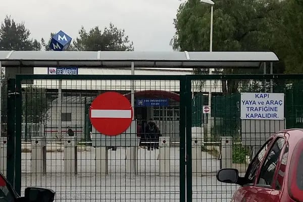 Ege Üniversitesi Metro İstasyonu - Resim 18
