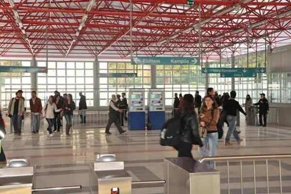 Ege Üniversitesi Metro İstasyonu - Resim 5