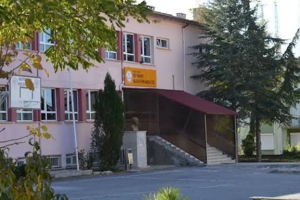 Şehit Nazım Bey Kız Mesleki ve Teknik Anadolu Lisesi - Resim 3