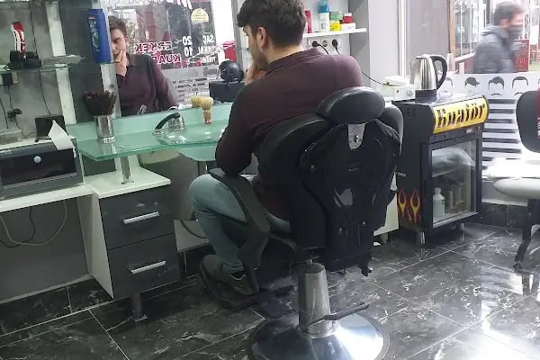 İlhan Şenyiğit erkek kuaforu - Resim 5