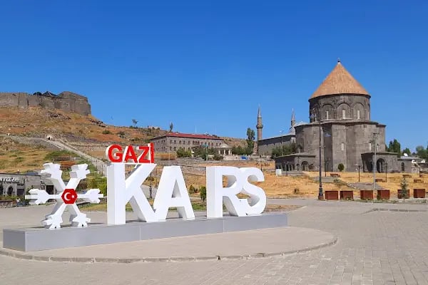 Kars On Iki Havariler Kilisesi - Resim 2