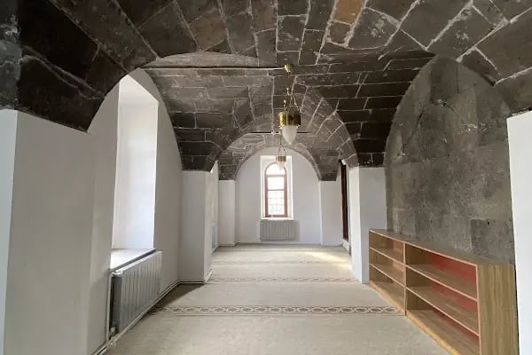 Kars On Iki Havariler Kilisesi - Resim 10