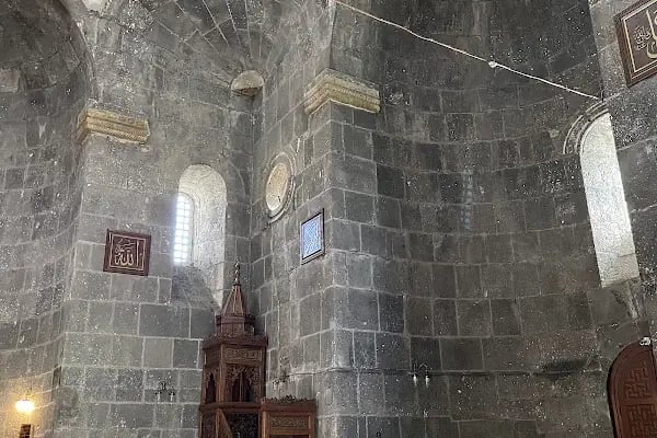 Kars On Iki Havariler Kilisesi - Resim 6