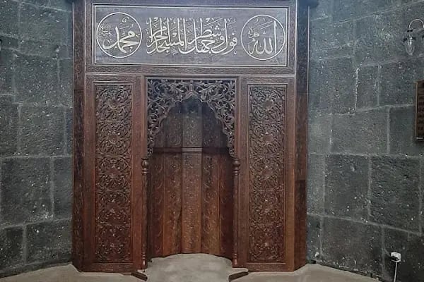 Kars On Iki Havariler Kilisesi - Resim 7