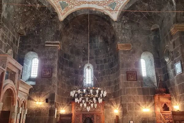 Kars On Iki Havariler Kilisesi - Resim 3