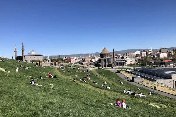 Kars On Iki Havariler Kilisesi - Resim 4