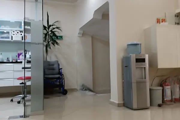 Özel Altuğ Pınar Ağız ve Diş Sağlığı Polikliniği - Resim 2