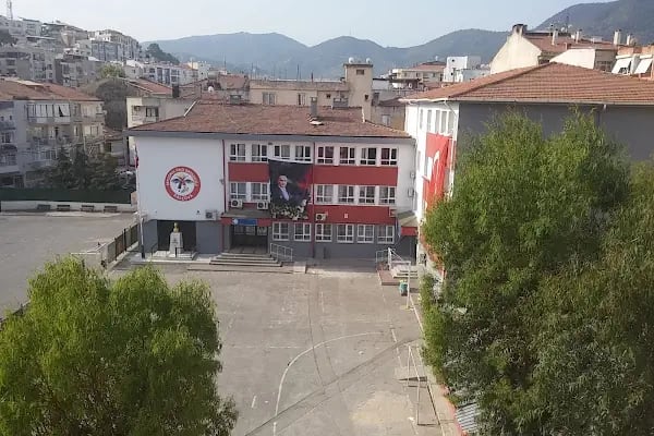 İzmir - Balçova Ertuğrul Gazi Ortaokulu - Resim 1