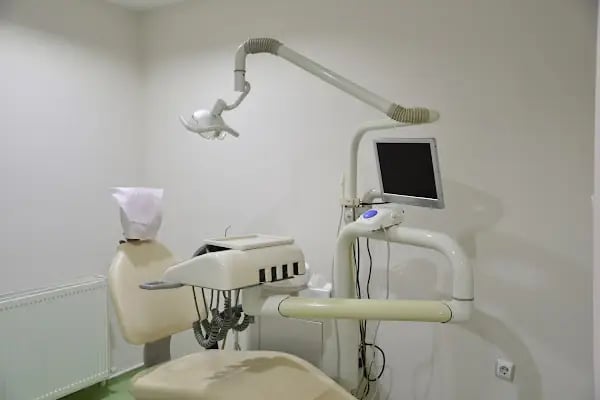 Diş Hekimi Tevfik CESUR &amp; Endodonti Uzmanı Diş Hekimi Yaprak Cesur - Resim 2
