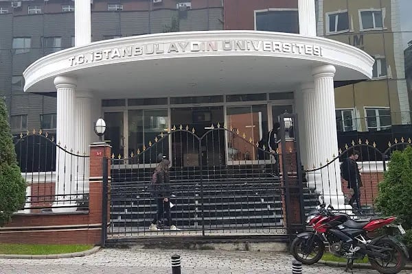 İstanbul Aydın Üniversitesi - Resim 13