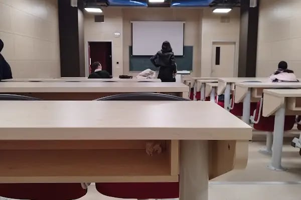 İstanbul Aydın Üniversitesi - Resim 18
