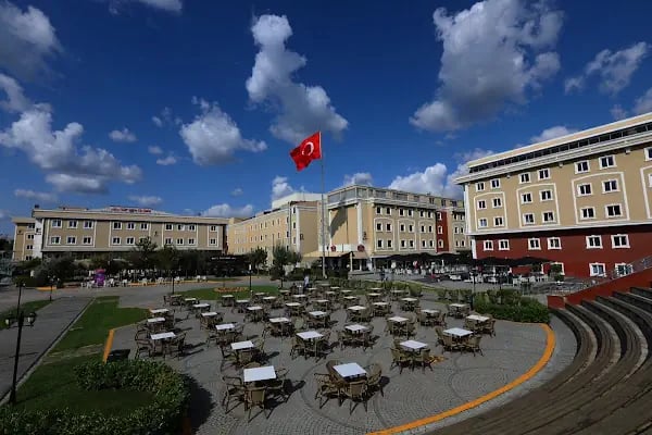 İstanbul Aydın Üniversitesi - Resim 2