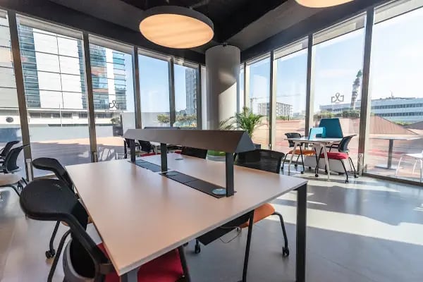 Workinton Bayraklı Tower - Resim 2
