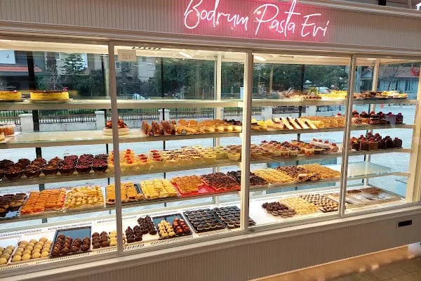MOS PASTANE &amp; ATÖLYE / PATISSERIE CANNOLI - Resim 2