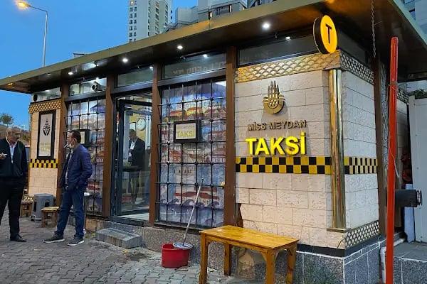 Miss Meydan Taxi Duragı - Resim 1