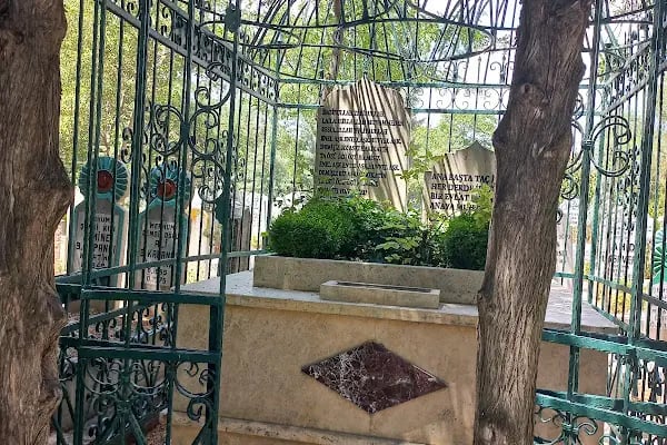 Tahir Büyükkörükçü Hocaefendi Mezarı - Resim 15