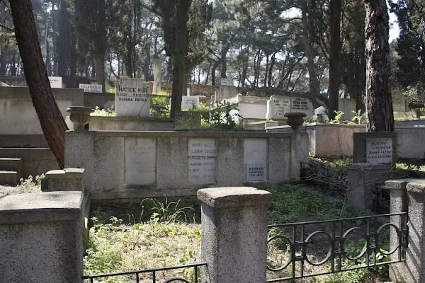 Büyükada Mezarlığı - Resim 2