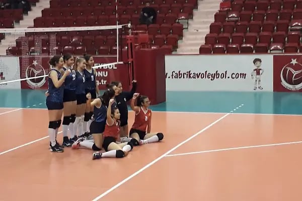 Selim Sırrı Tarcan Zeren Voleybol Salonu - Fabrika Voleybol - Resim 2