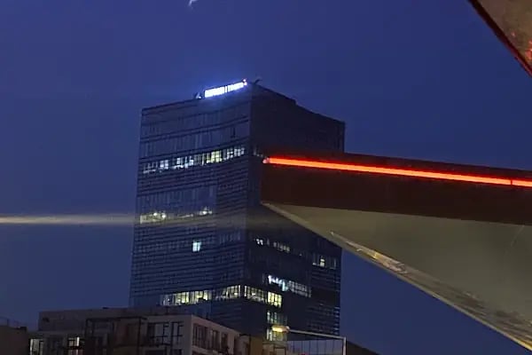Bayraklı Tower - Resim 17